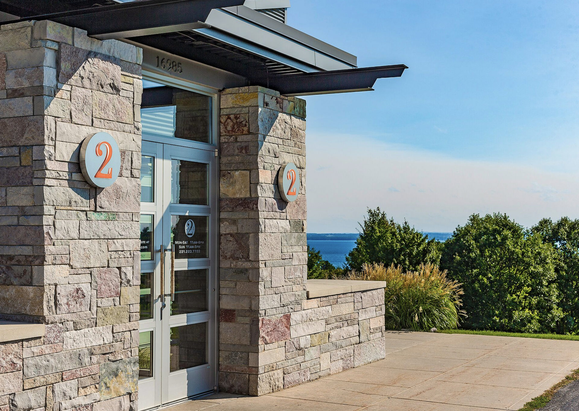 2 lads winery on old mission peninsula